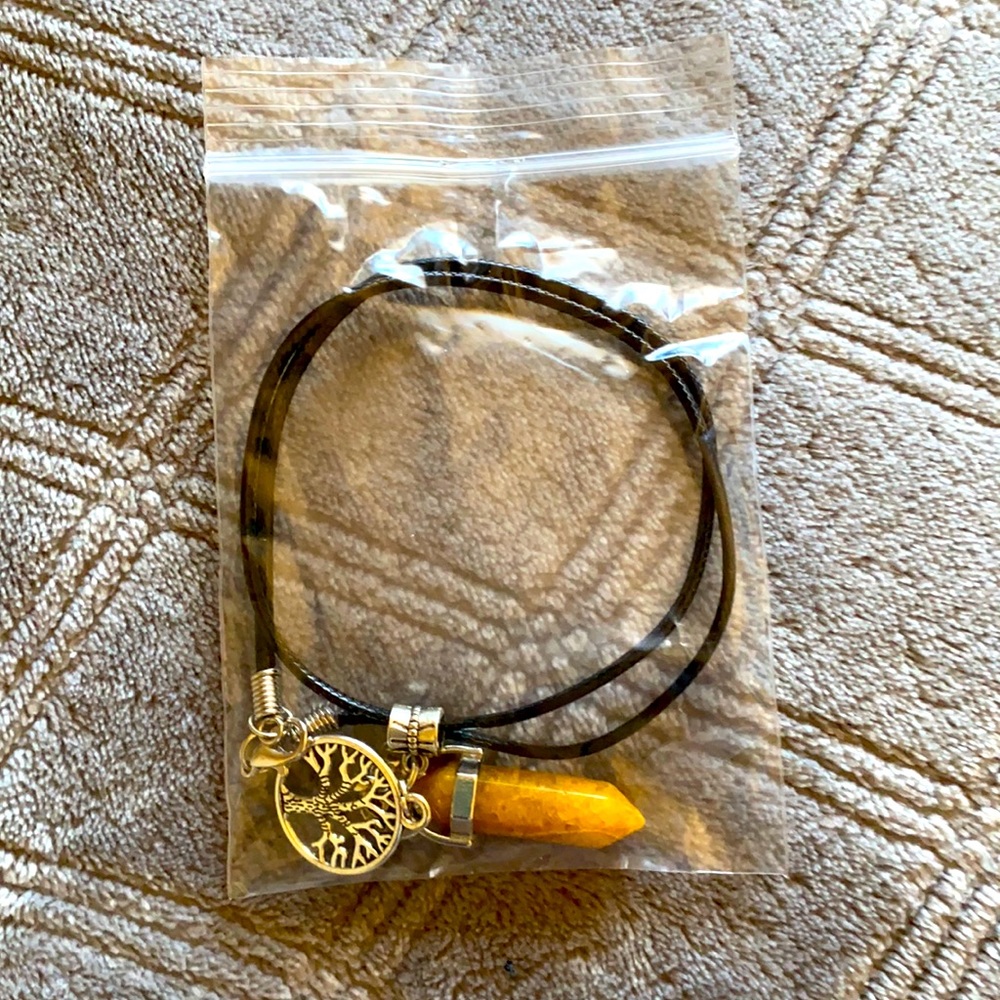NEW* Crystal & tree of life necklace.